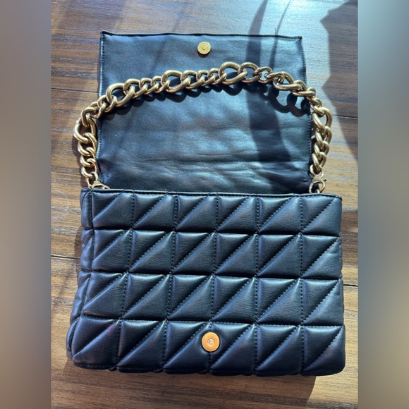 Large black Zara bag with chain.
Translated - Picture 2 of 6